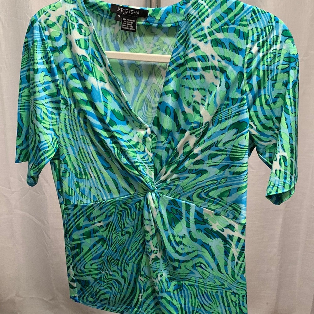 Beautiful green and blue design.  Gathered front is very flattering